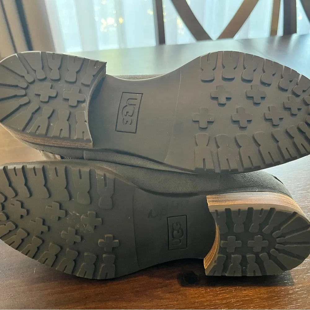 UGG classic chelsea